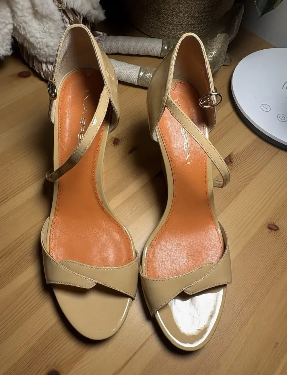 NWOT Via Spiga Women’s Beige Leather Strappy Ankle Strap Wedge Sandals 9.5M